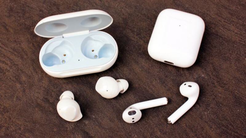 Airpods Vs Galaxy Buds - form and fit